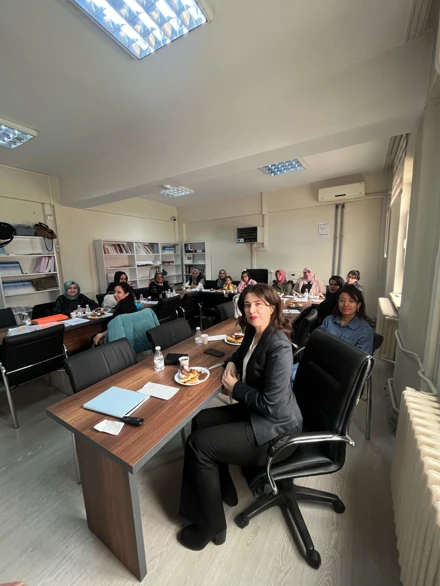 Annelere ve Öğretmenlere Yönelik Menstruasyon Yönetimi Eğitimi